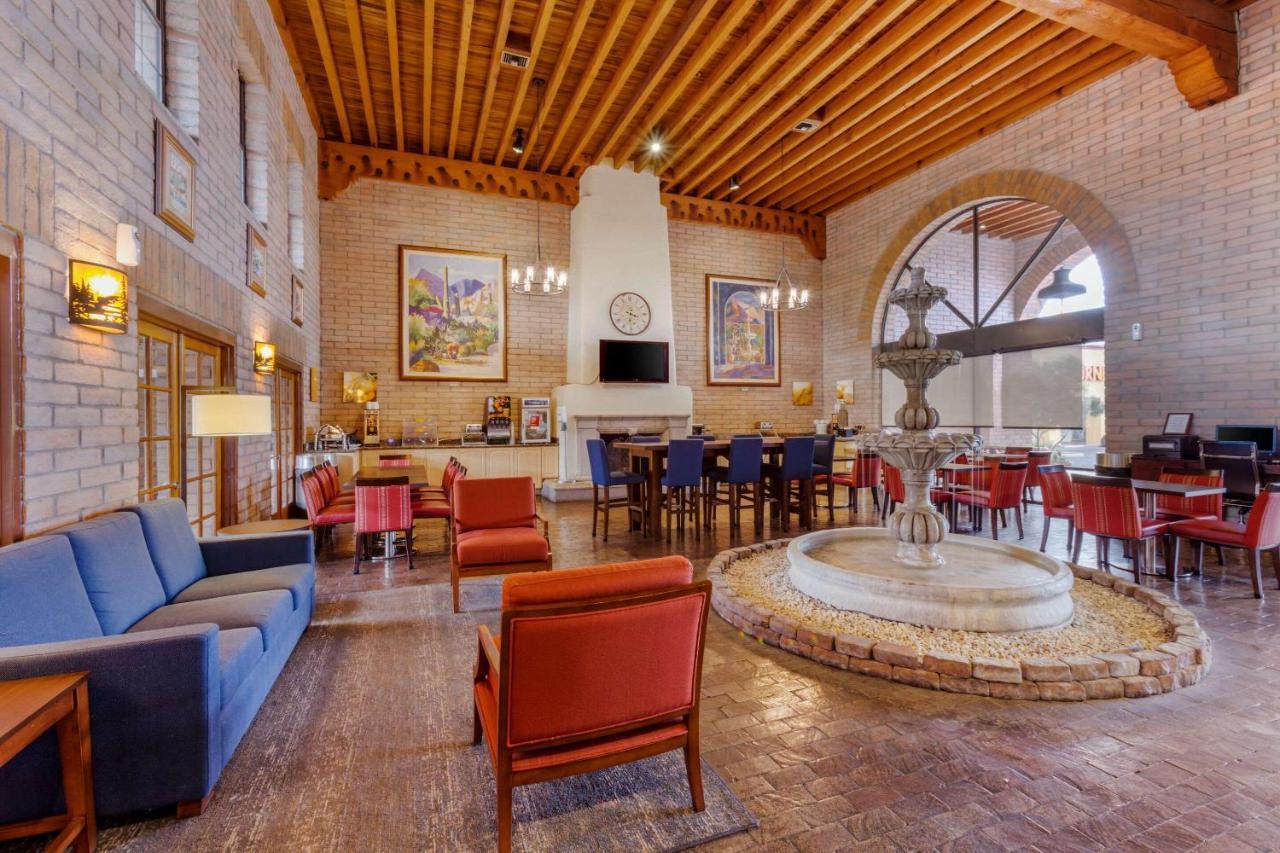 Comfort Suites At Sabino Canyon Тусон Екстериор снимка
