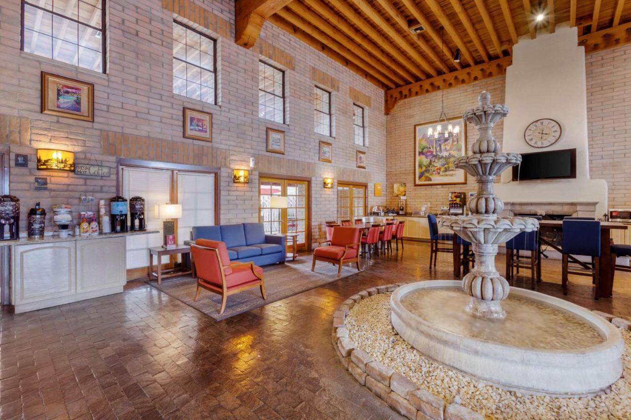 Comfort Suites At Sabino Canyon Тусон Екстериор снимка