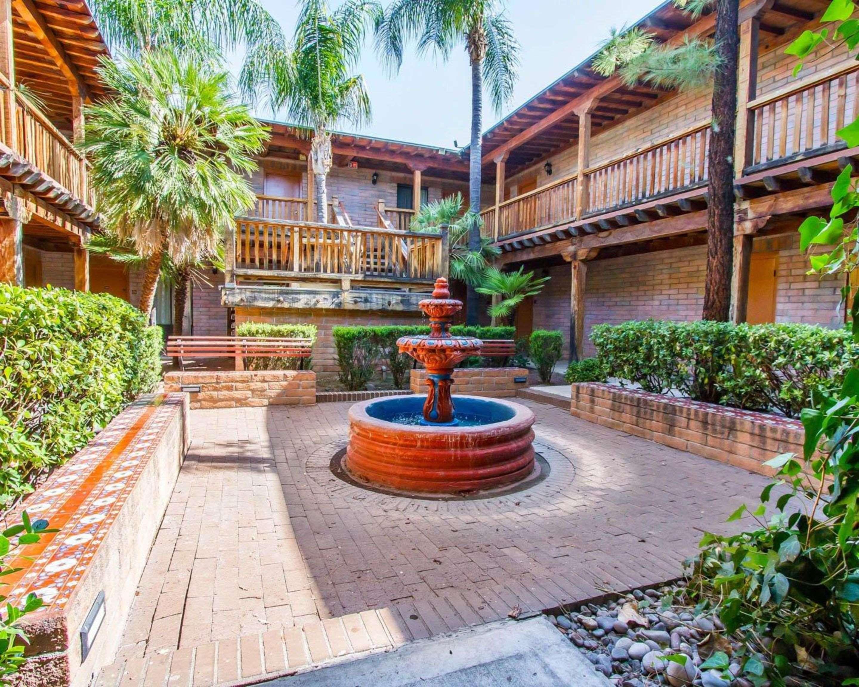 Comfort Suites At Sabino Canyon Тусон Екстериор снимка