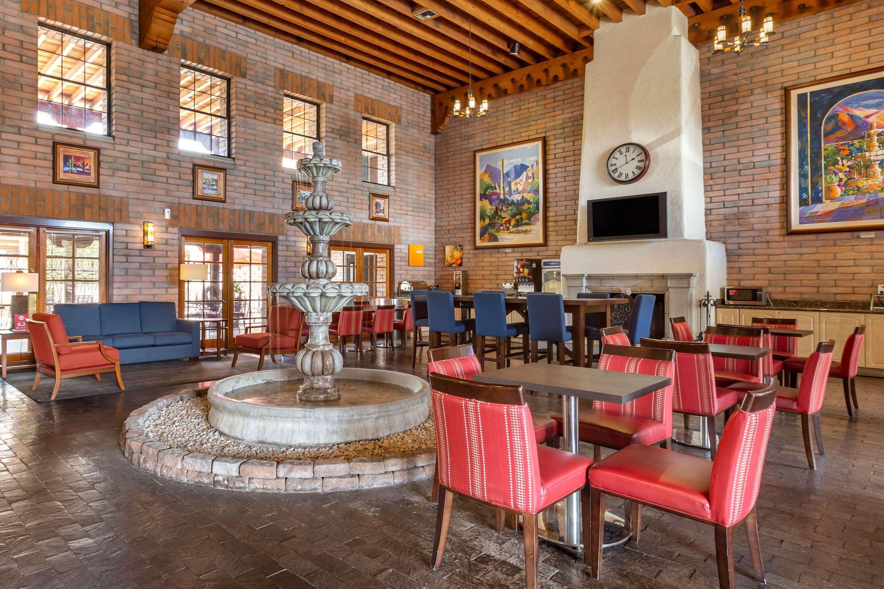 Comfort Suites At Sabino Canyon Тусон Екстериор снимка